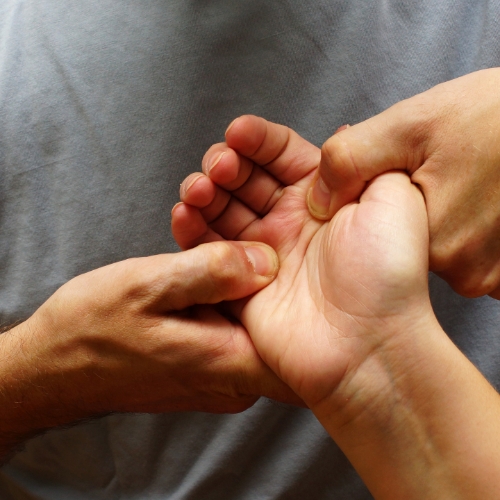 physical-therapy-clinic-hand-pain-relief-premier-athletic-rehab-center-miami-fl